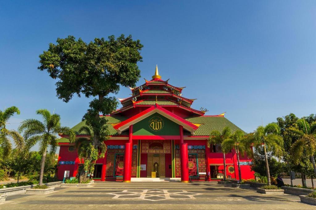 Graha Teras Syariah Hotel Surabaya Eksteriør billede
