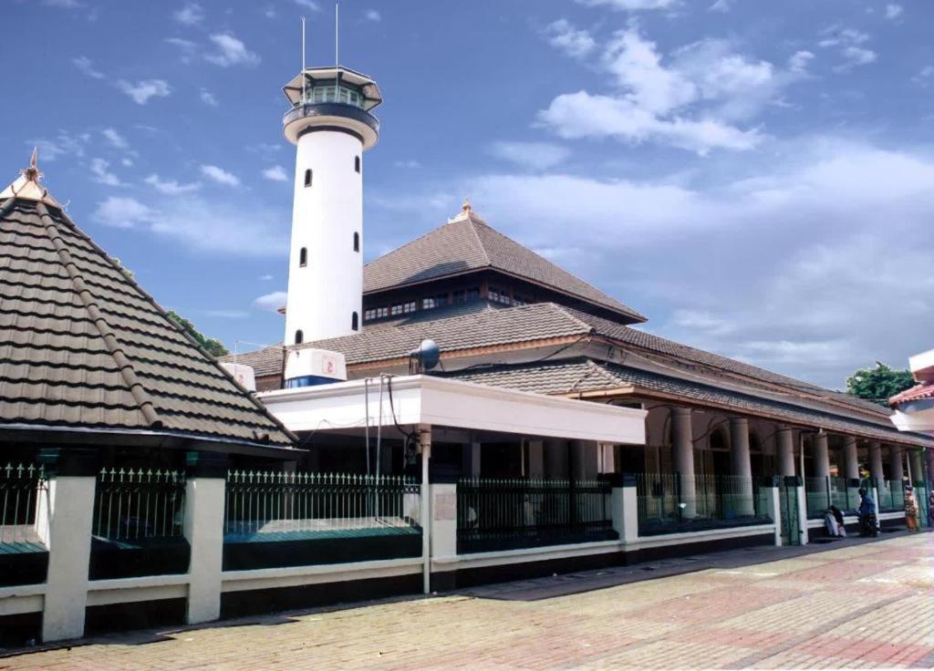 Graha Teras Syariah Hotel Surabaya Eksteriør billede